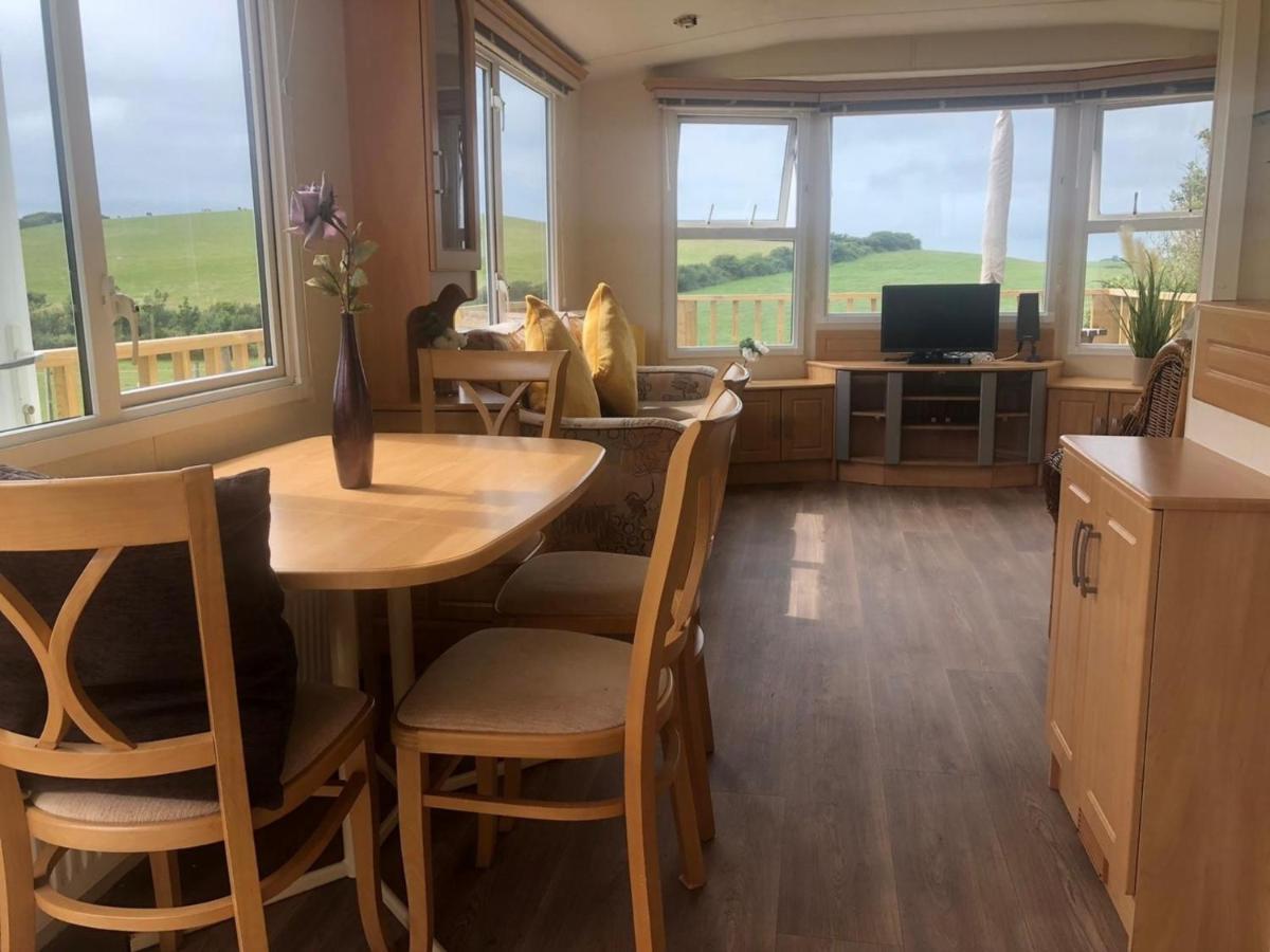 Captivating 2-Bed Static Caravan In Holyhead Llanfachraeth Eksteriør billede