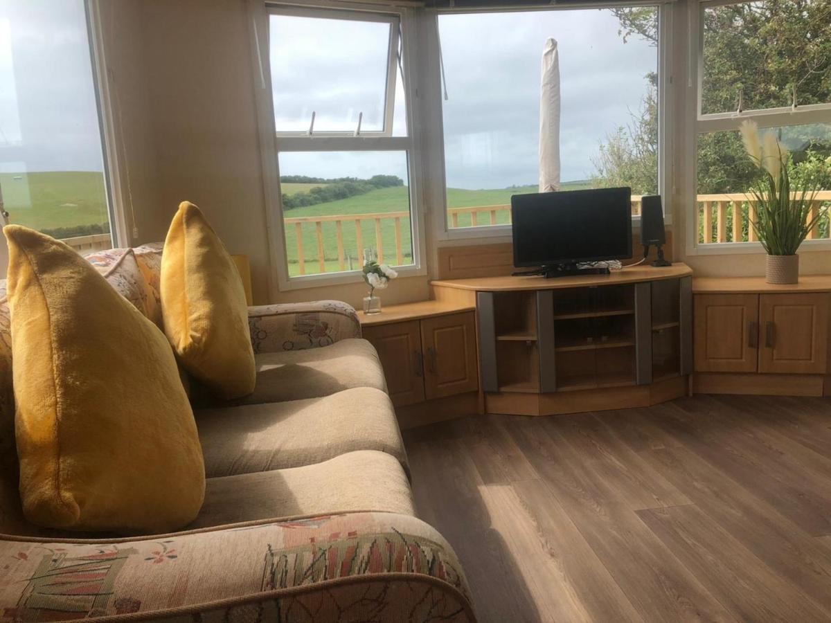 Captivating 2-Bed Static Caravan In Holyhead Llanfachraeth Eksteriør billede