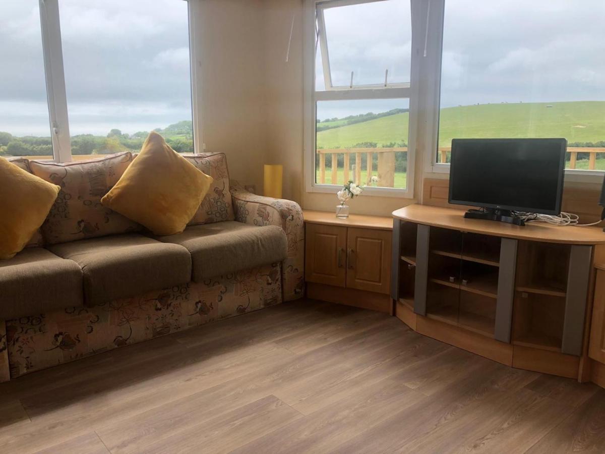 Captivating 2-Bed Static Caravan In Holyhead Llanfachraeth Eksteriør billede