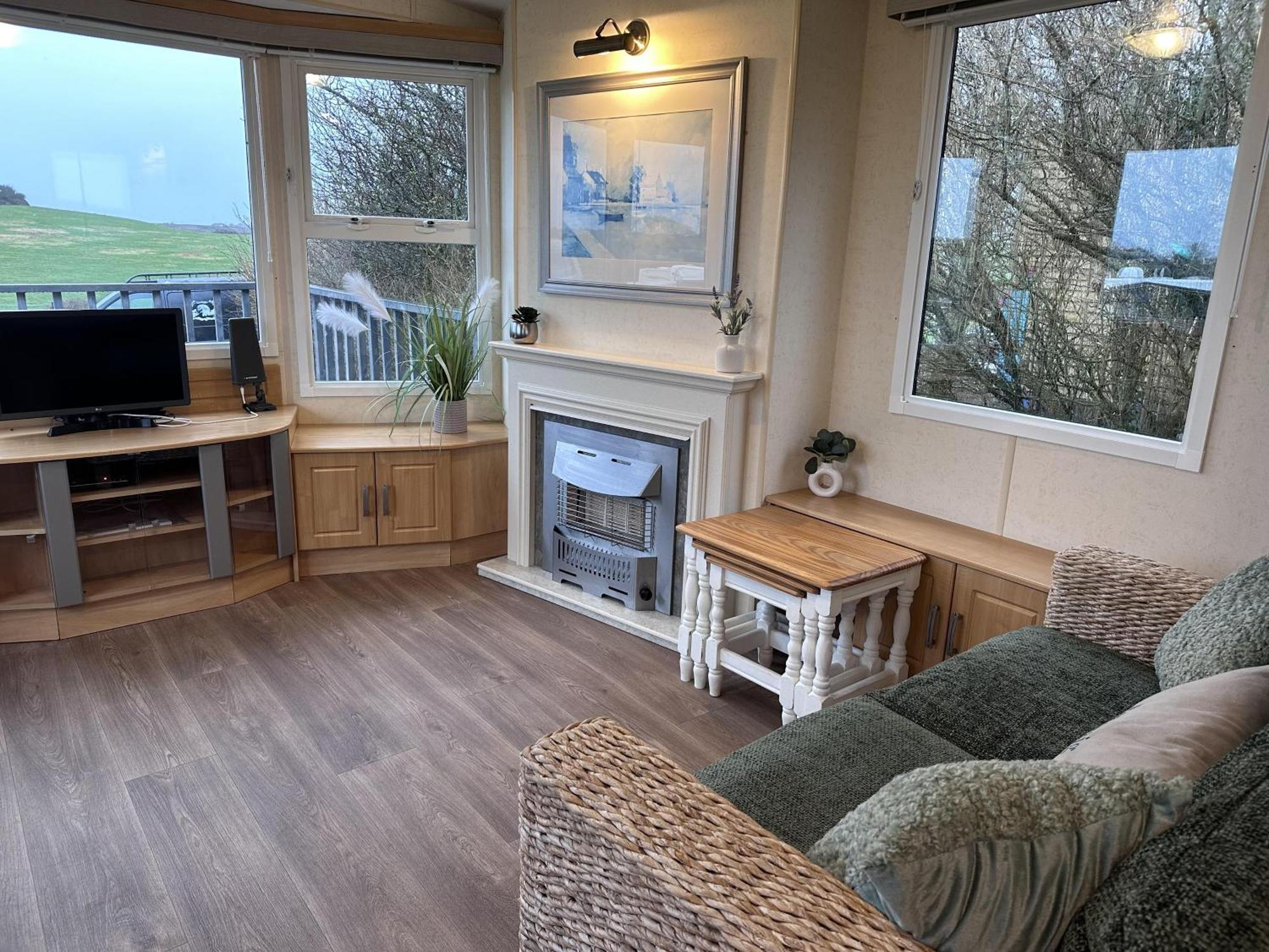 Captivating 2-Bed Static Caravan In Holyhead Llanfachraeth Eksteriør billede