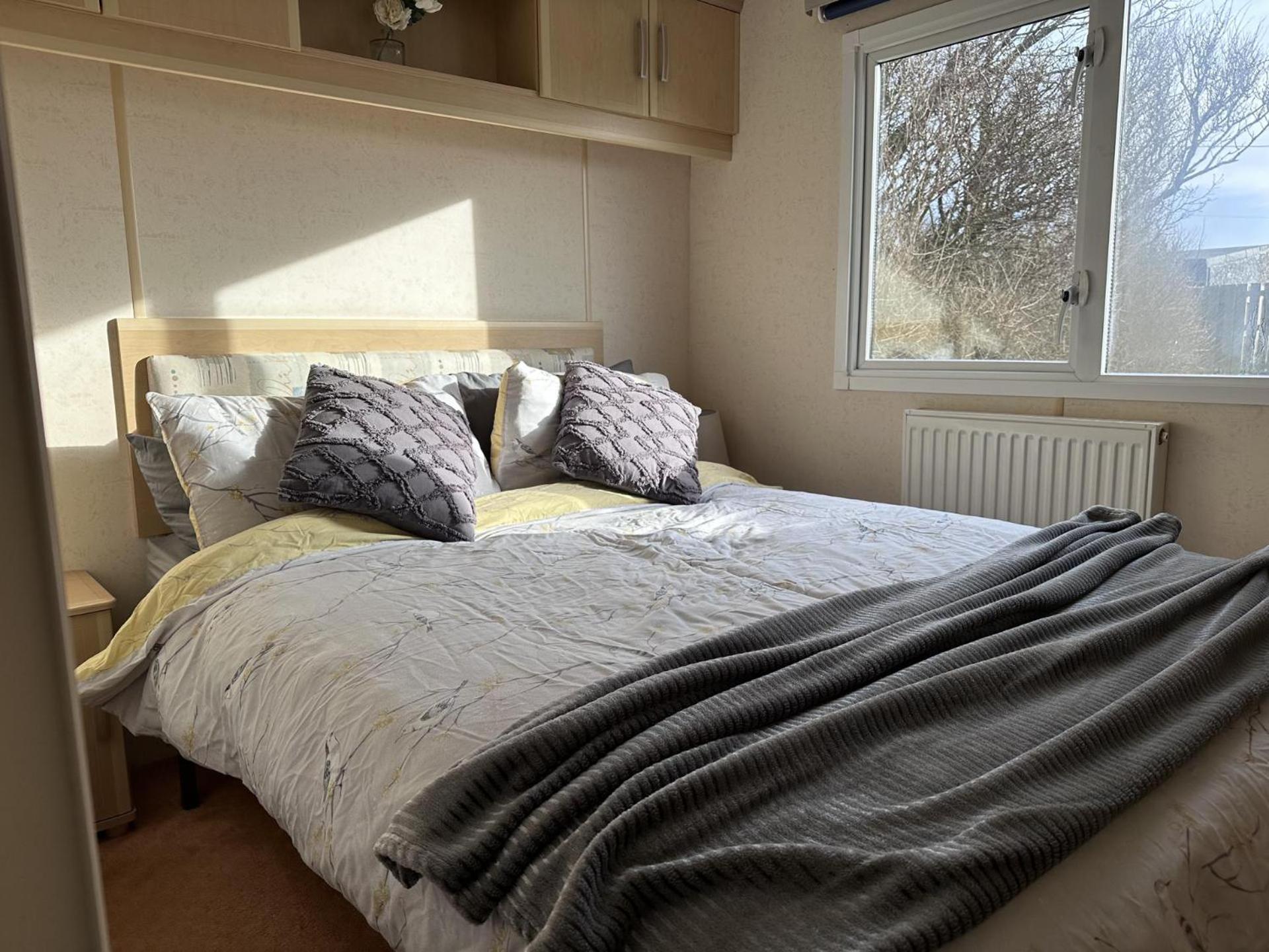 Captivating 2-Bed Static Caravan In Holyhead Llanfachraeth Eksteriør billede