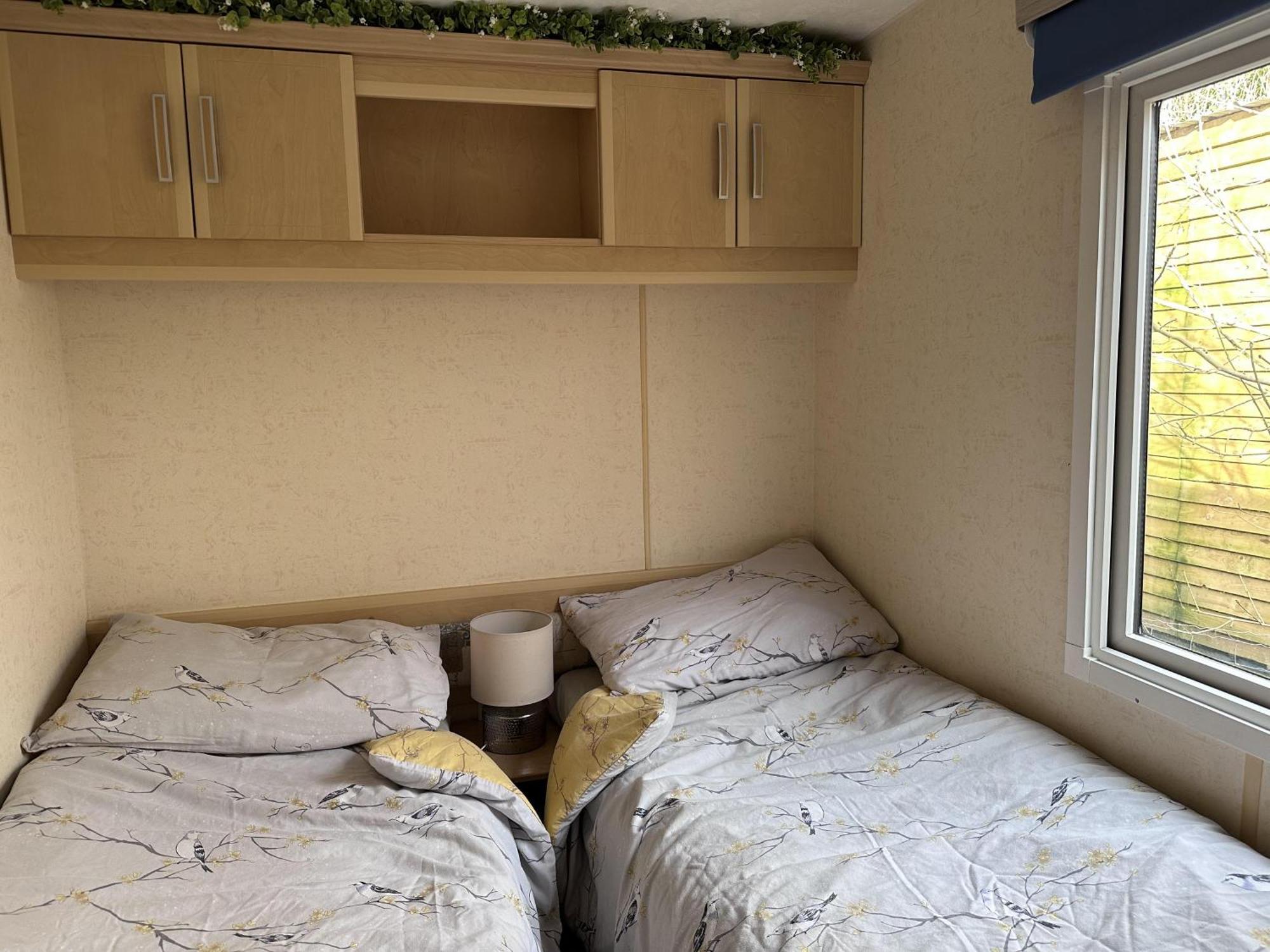 Captivating 2-Bed Static Caravan In Holyhead Llanfachraeth Eksteriør billede